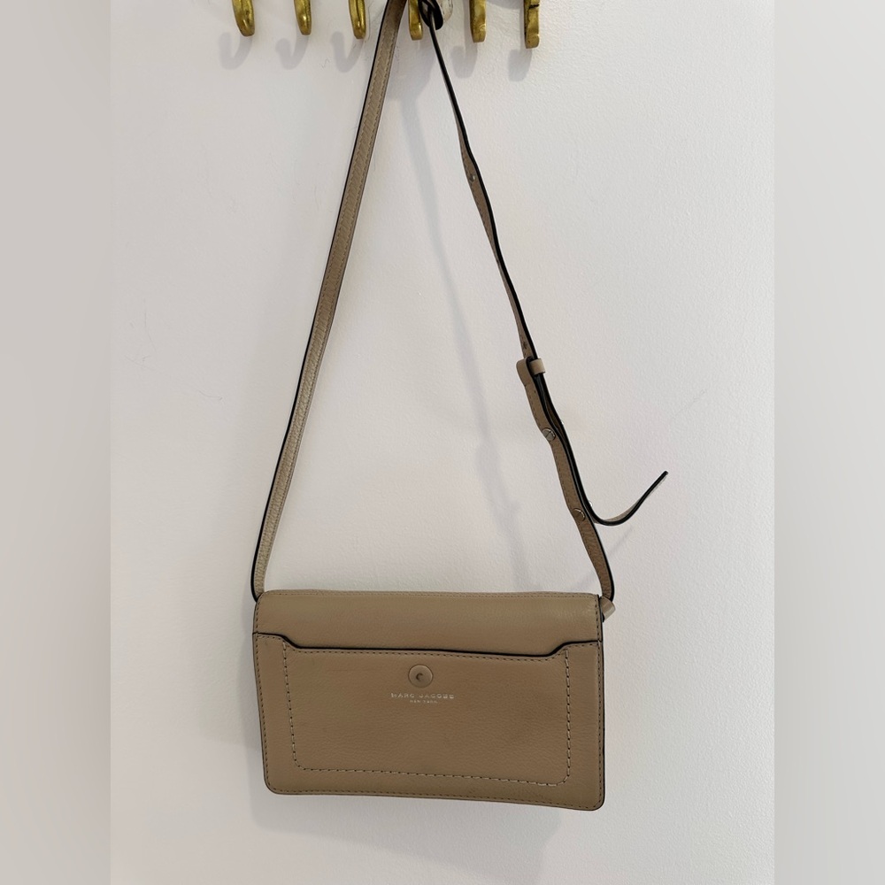 Marc Jacobs Empire City Beige Leather Crossbody Wallet